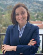 Aline Ferreira headshot